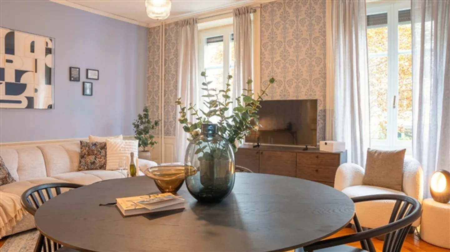 CHARME DE LA BELLE ÉPOQUE - APPARTEMENT BOUTIQUE DE 3,5 PIÈCES / 2 CHAMBRES AVEC SERVICES - Photo 8 sur 11