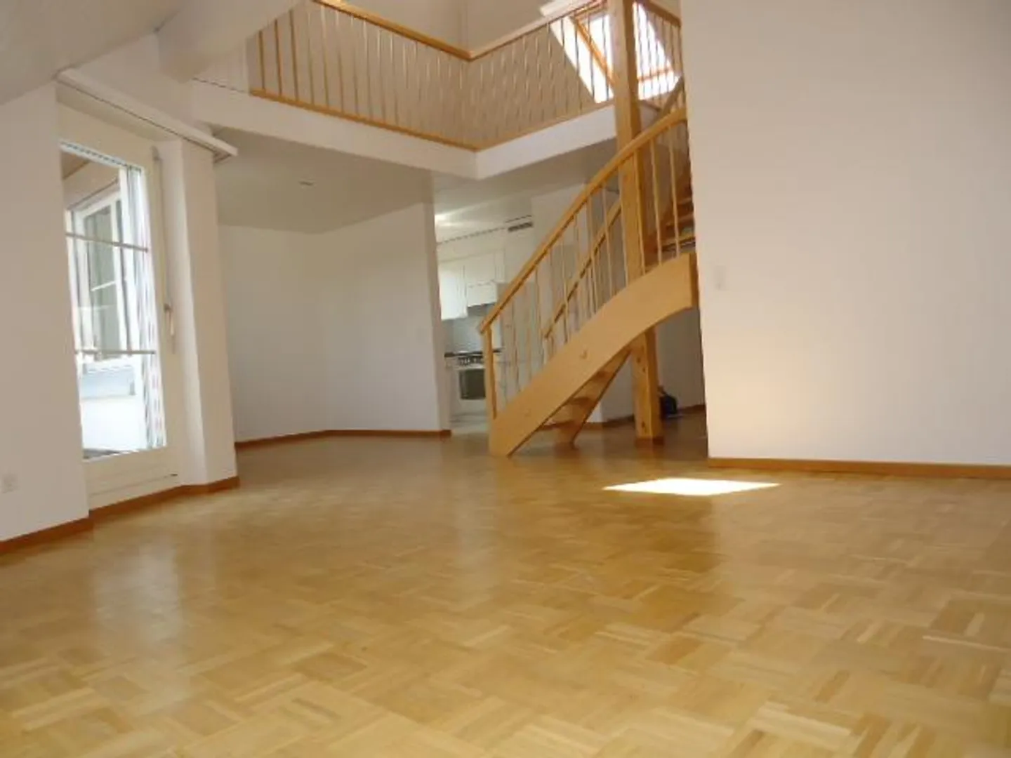Gemütliche Dachwohnung mit Galerie - Foto 3 von 8