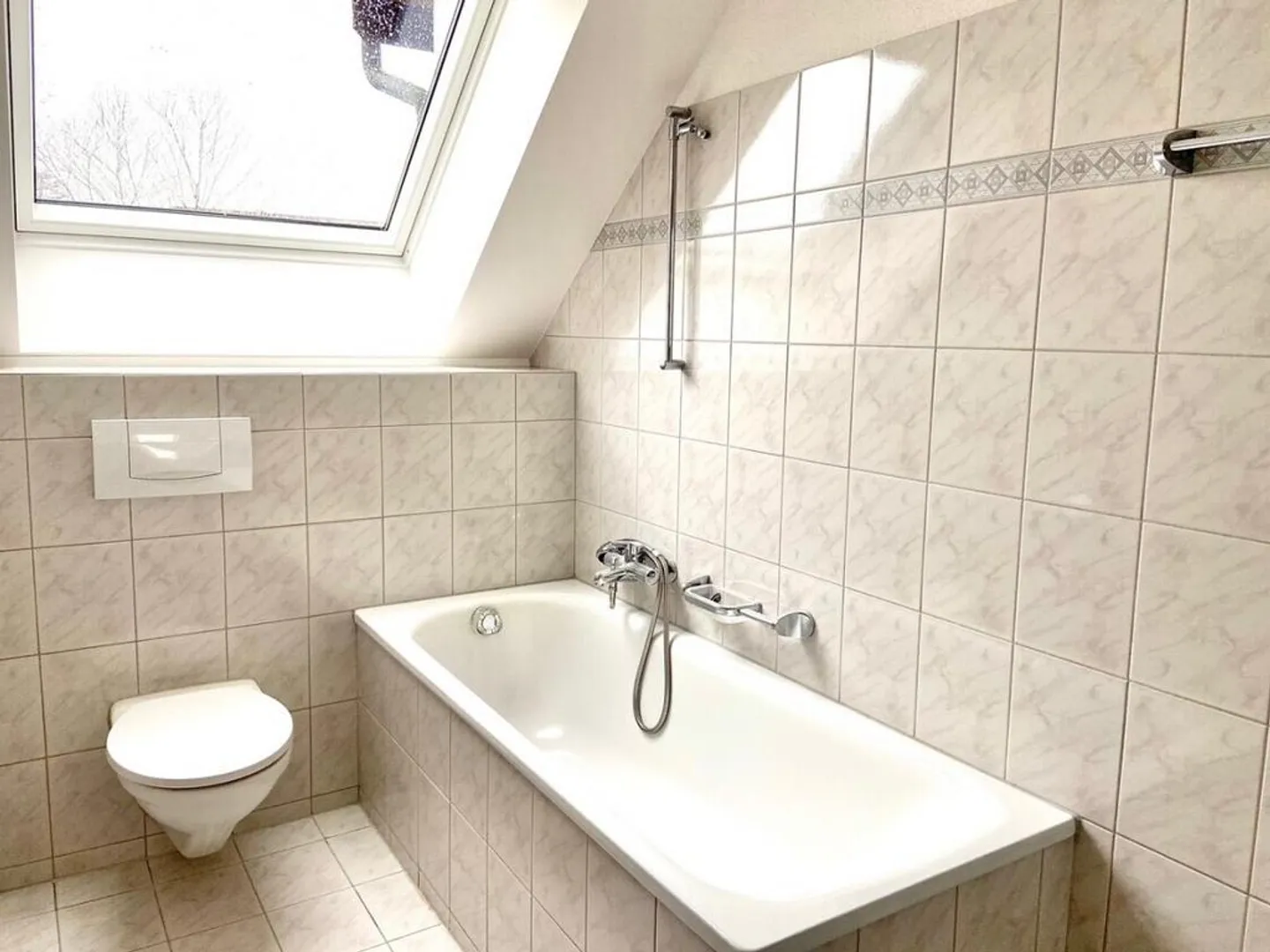 Gemütliche Dachwohnung mit Galerie - Foto 6 von 8