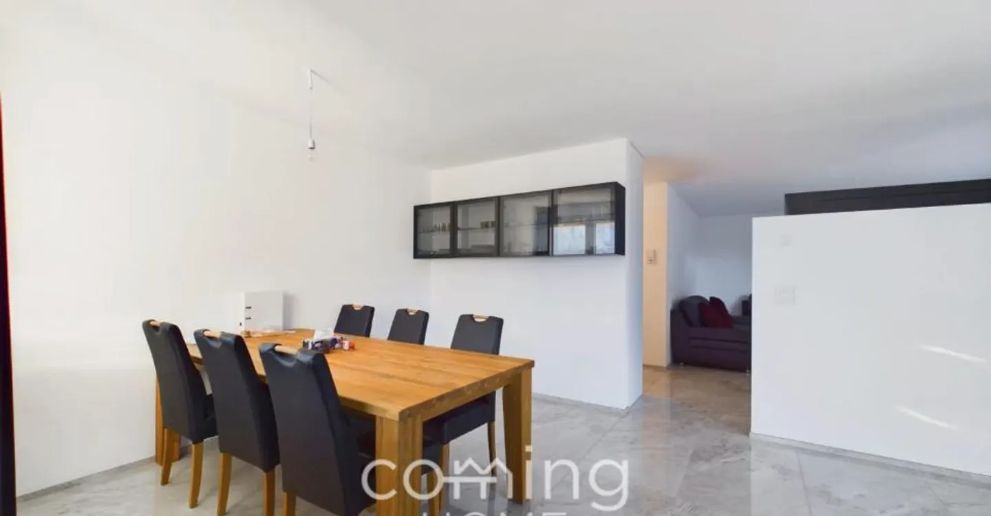 Exclusive 3-family house in sunny location - Spacious living areas & garages - Photo 2 of 13