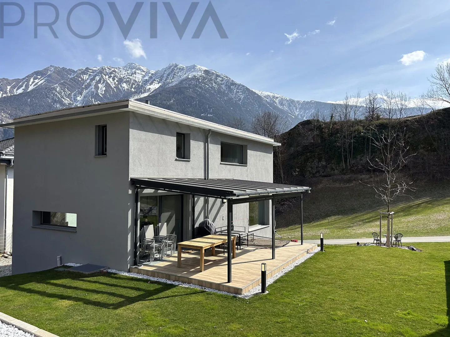 Proviva presents: Single-family house with comfort, sun, and tranquility - Photo 2 of 8