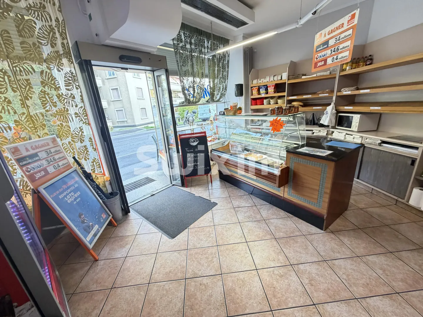 Commercial Space in Prime Location - Photo 3 of 11
