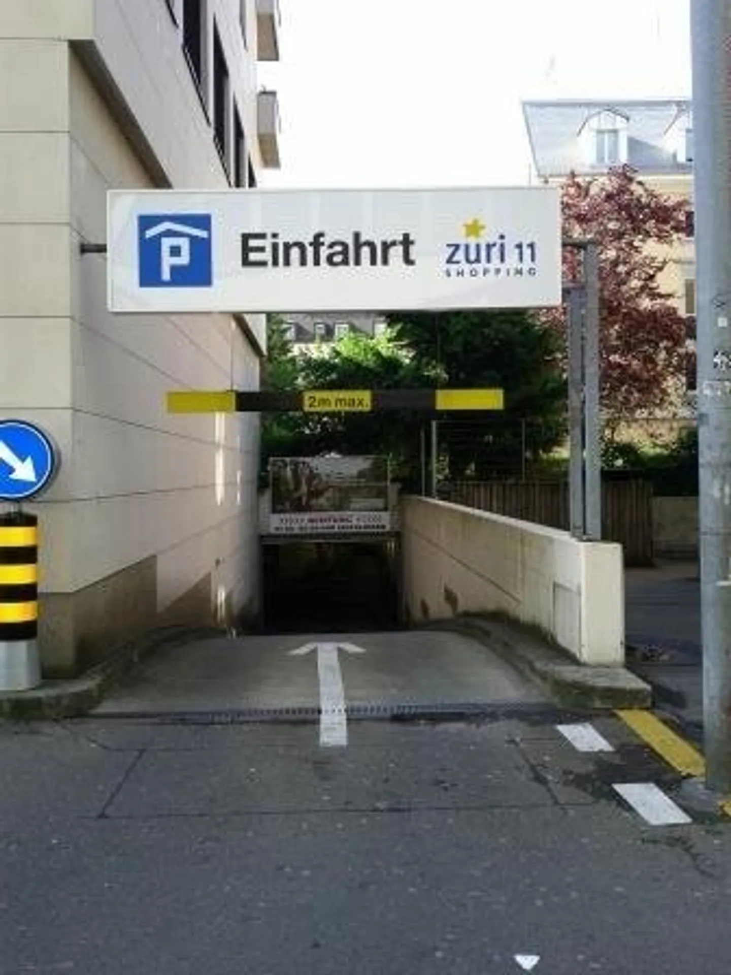 Place de parking central à Züri 11 à Oerlikon – disponible à partir du 01.04.2026 - Photo 3 sur 3