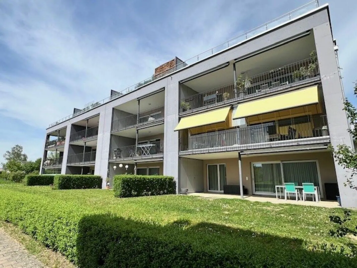 Do you want to enjoy the sun on the balcony? - Photo 1 of 12