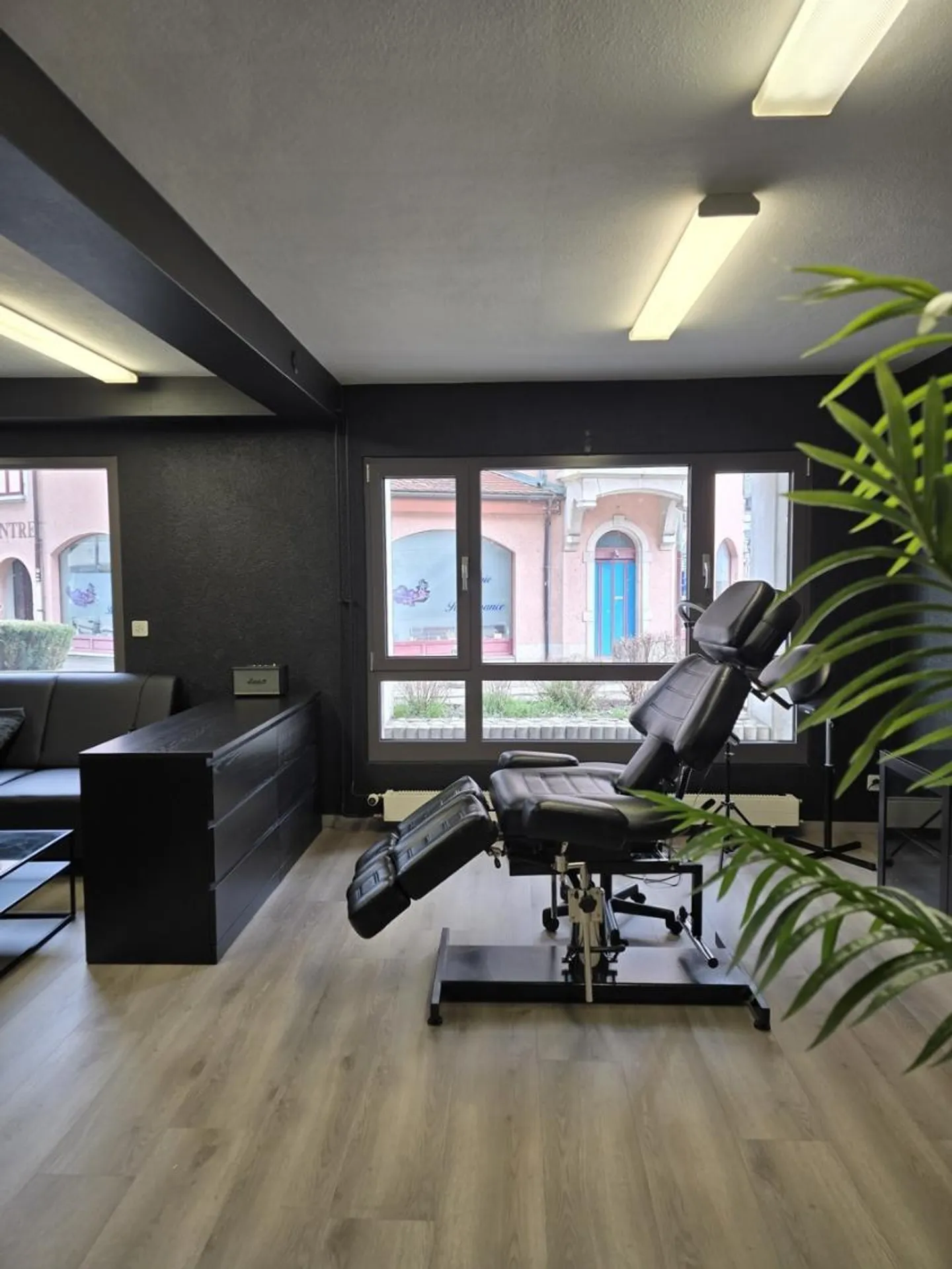 Gewerbefläche zu Vermieten - Foto 2 von 9