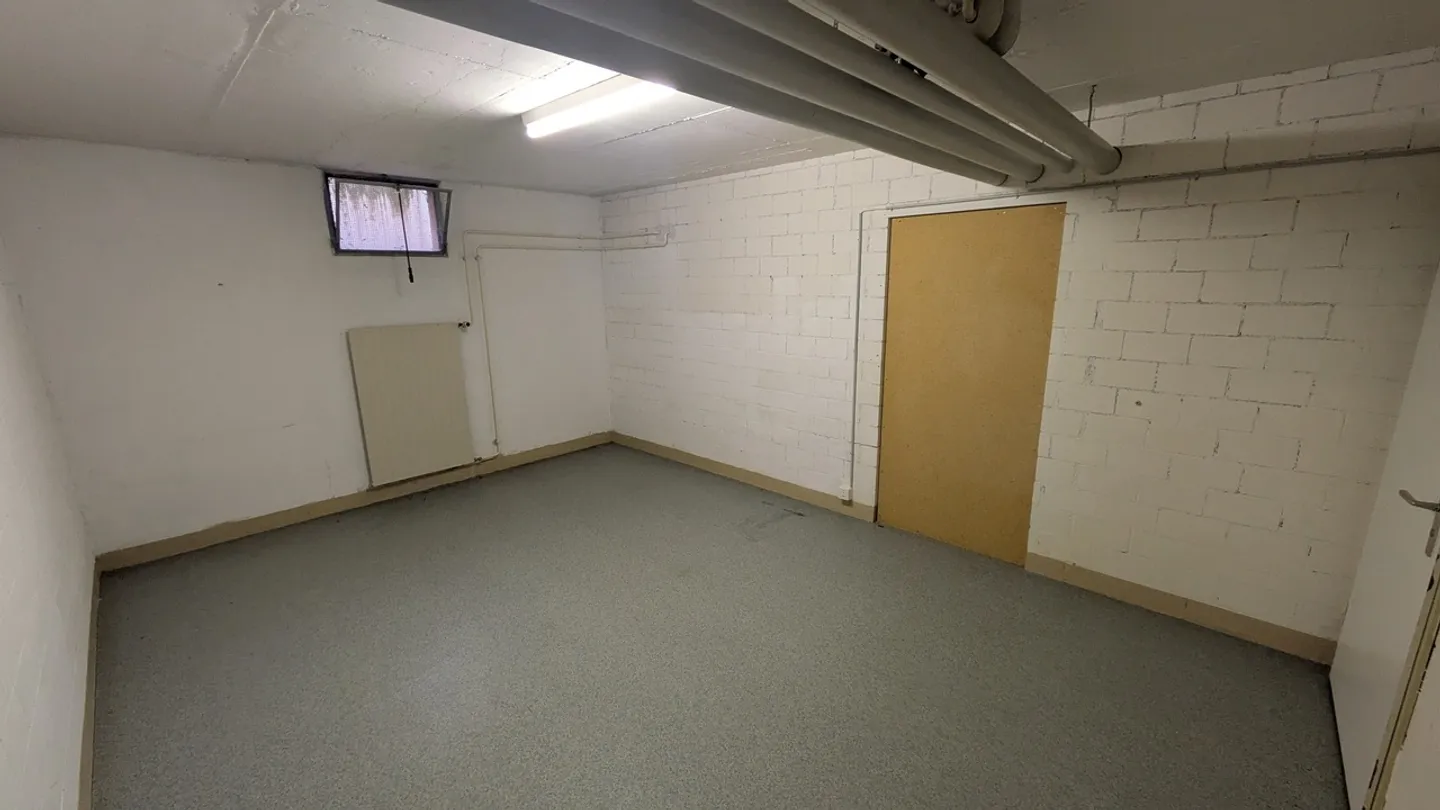 Spacious Storage Room in Fehraltorf - Photo 4 of 13