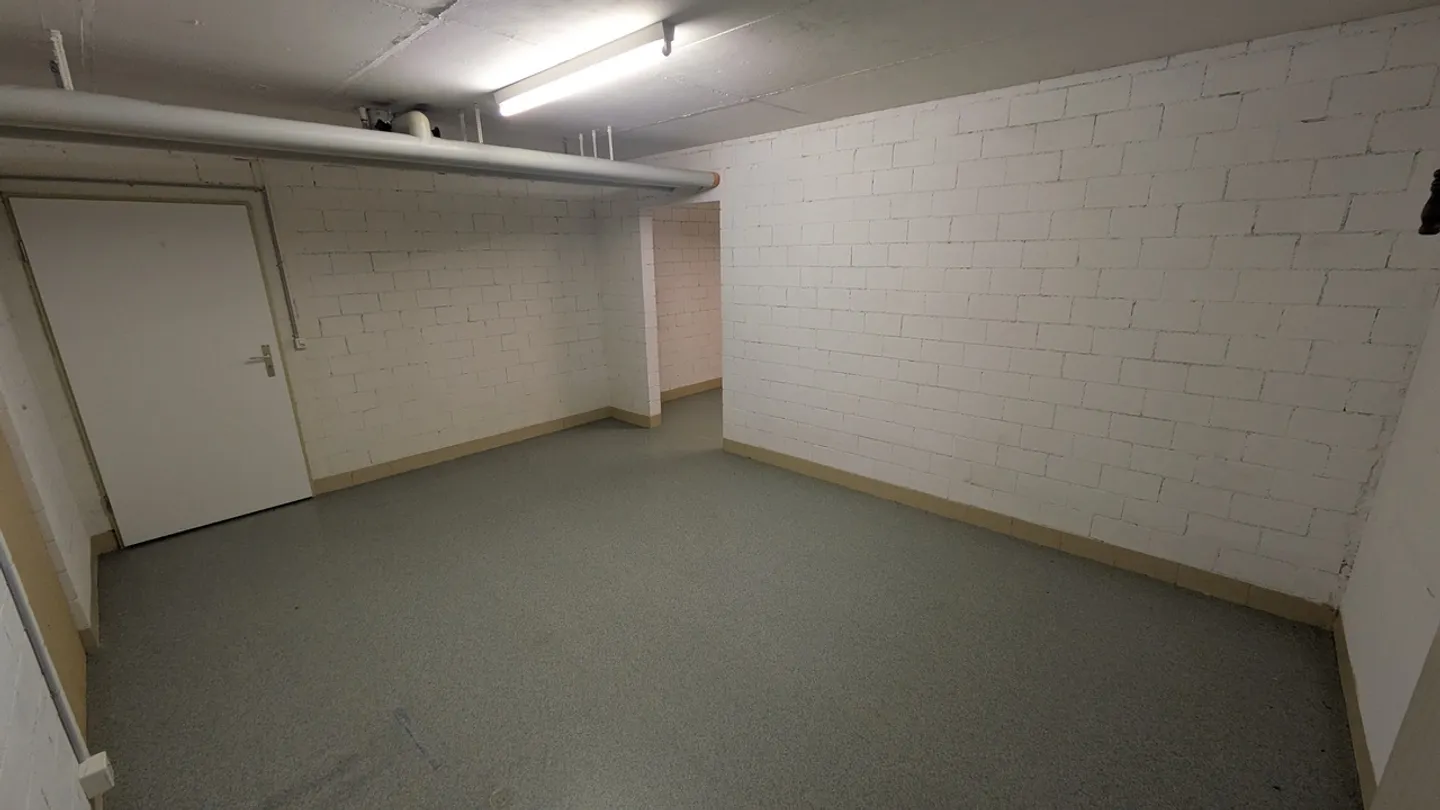 Spacious Storage Room in Fehraltorf - Photo 2 of 13