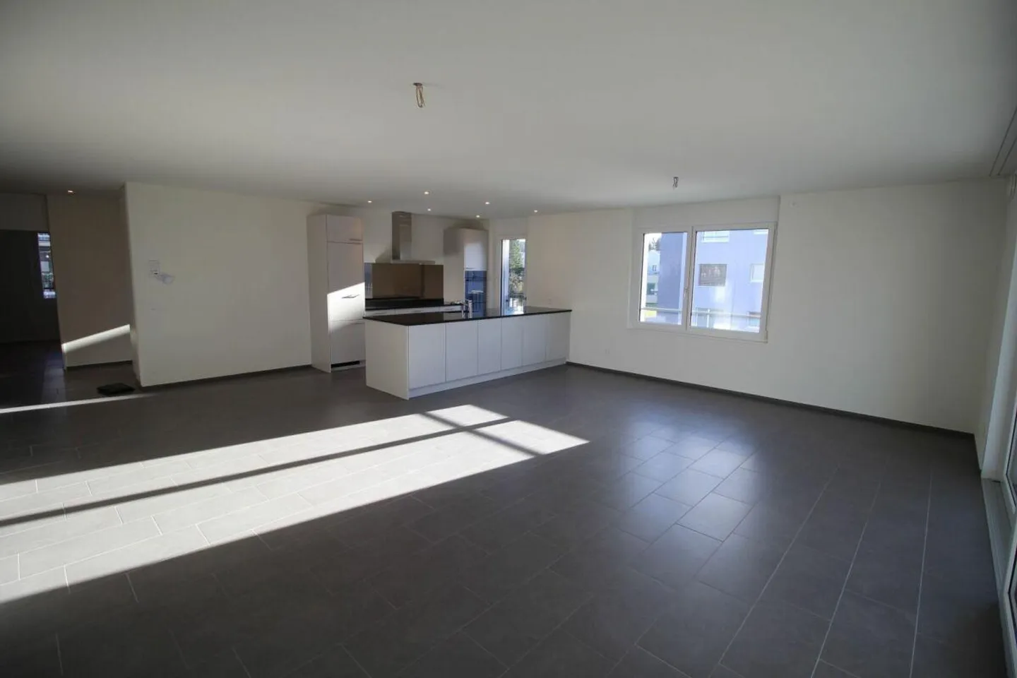 Do you want to enjoy the sun on the balcony? - Photo 3 of 12