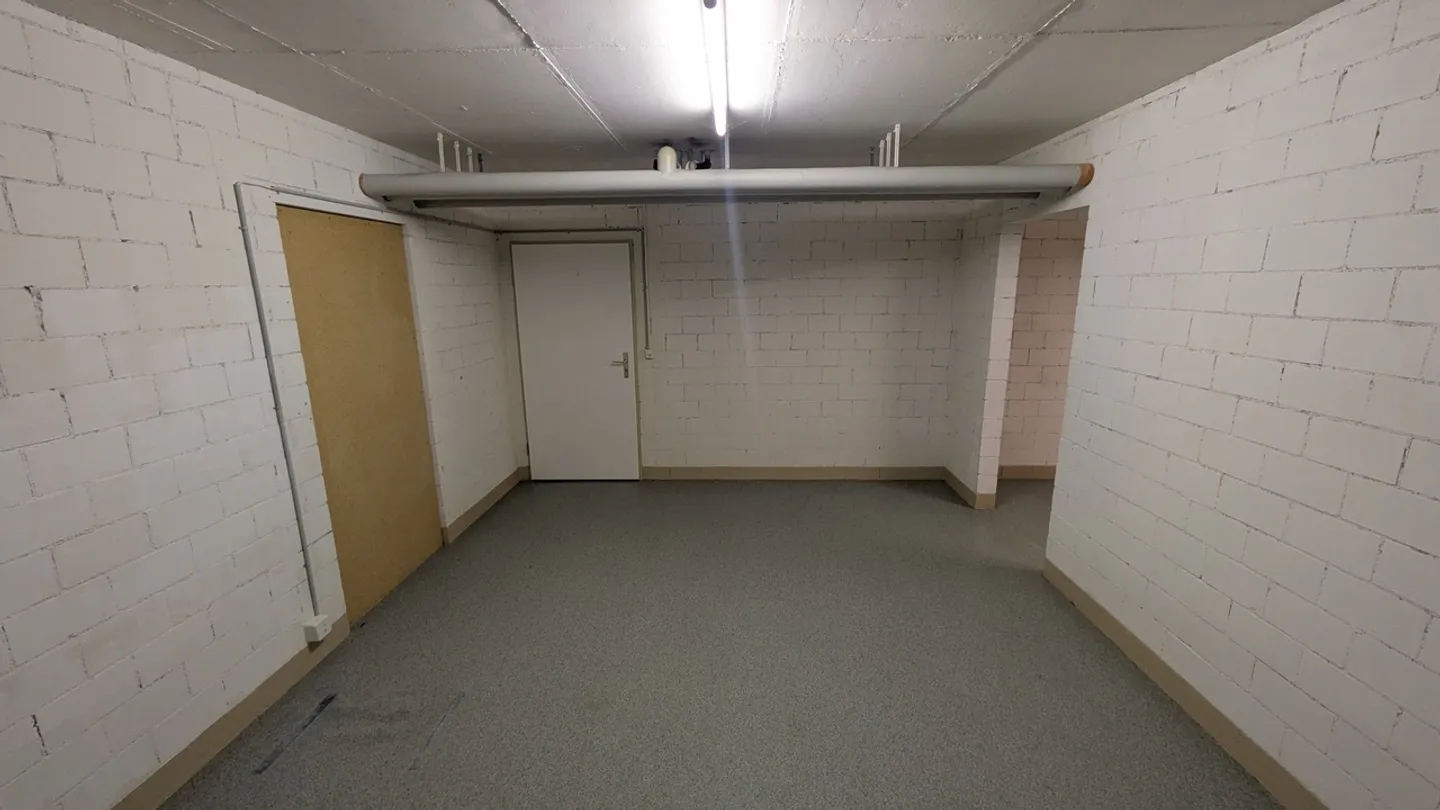 Spacious Storage Room in Fehraltorf - Photo 7 of 13