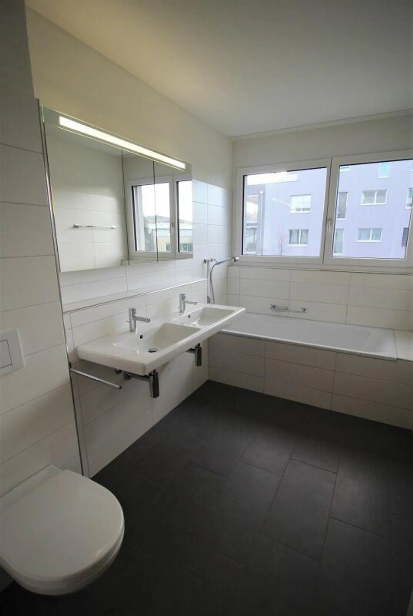 Do you want to enjoy the sun on the balcony? - Photo 6 of 12