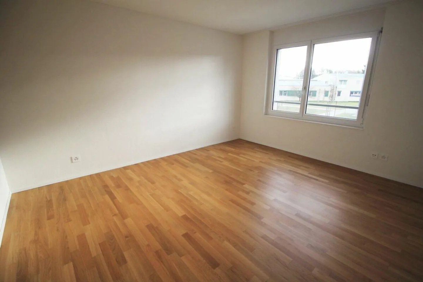 Do you want to enjoy the sun on the balcony? - Photo 8 of 12