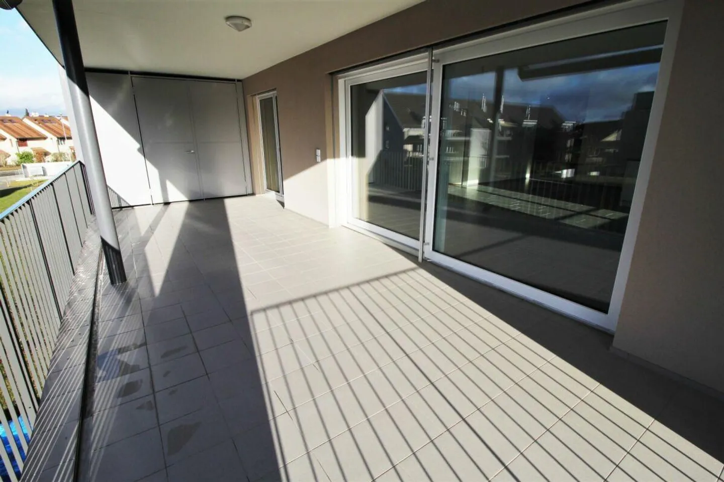 Do you want to enjoy the sun on the balcony? - Photo 10 of 12