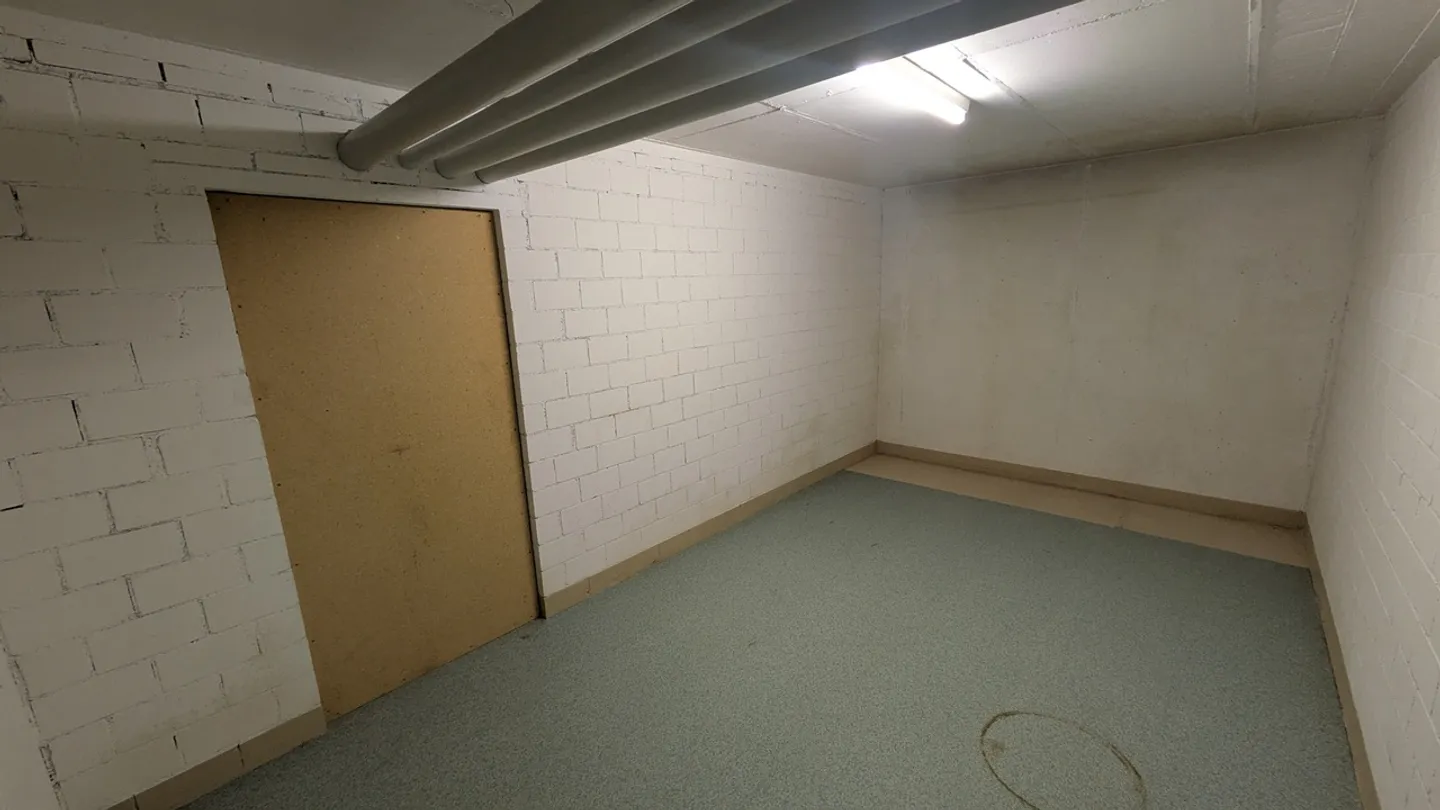 Spacious Storage Room in Fehraltorf - Photo 9 of 13