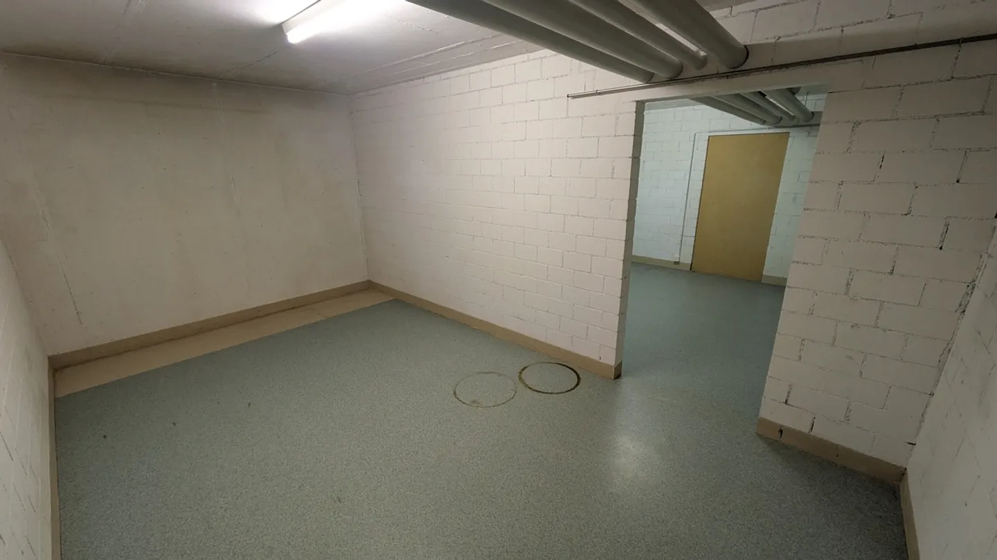 Spacious Storage Room in Fehraltorf - Photo 12 of 13