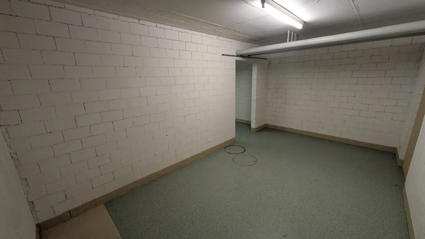 Spacious Storage Room in Fehraltorf - Photo 11 of 13