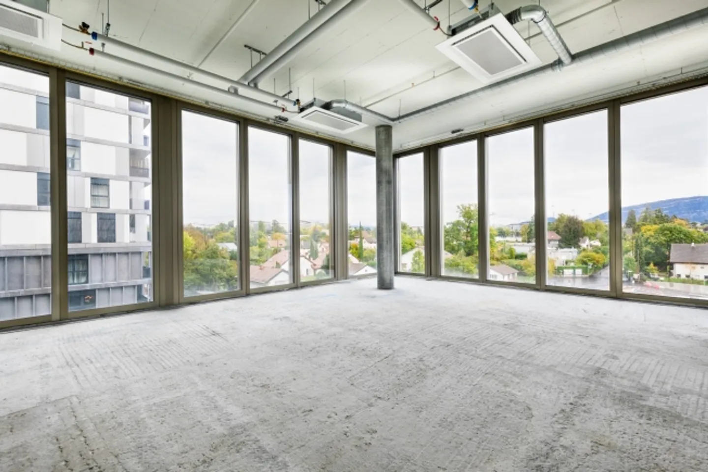 Magnificent divisible offices in a dynamic neighborhood - Photo 2 of 13