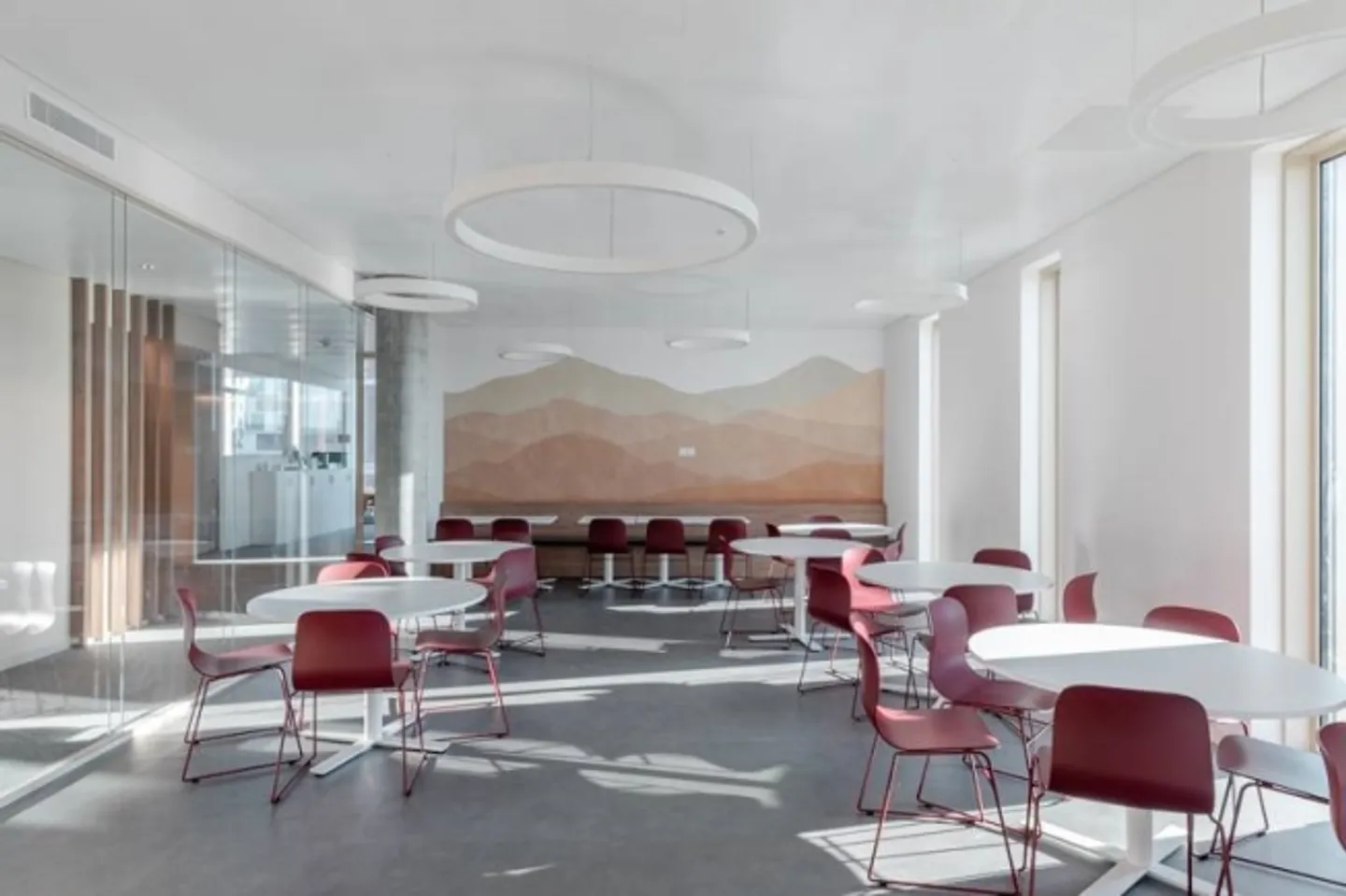 Magnificent divisible offices in a dynamic neighborhood - Photo 4 of 13