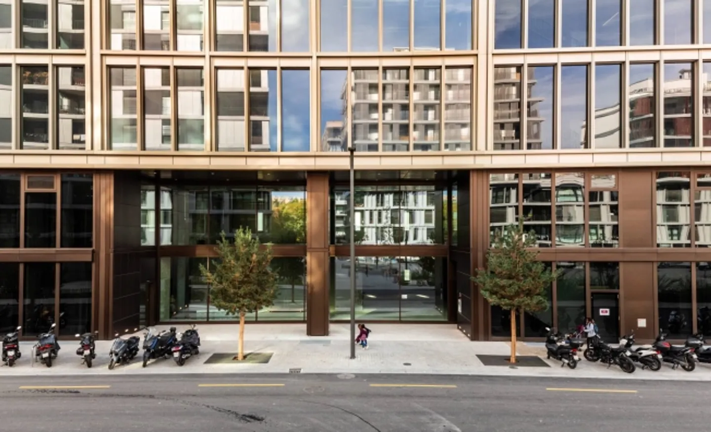 Magnificent divisible offices in a dynamic neighborhood - Photo 5 of 13