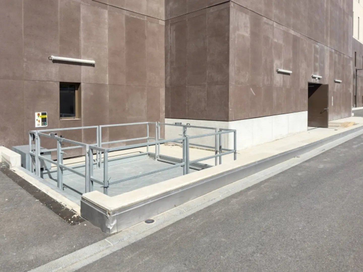 Magnificent divisible offices in a dynamic neighborhood - Photo 11 of 13