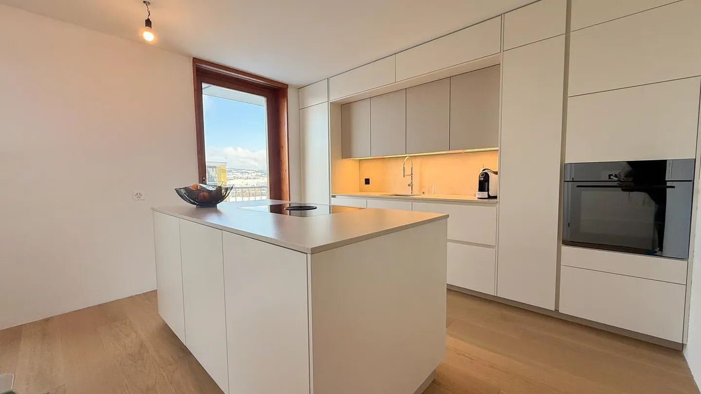 Appartamento cittadino attraente di 4 1/2 stanze con 2 balconi e vista panoramica - Foto 5 di 13