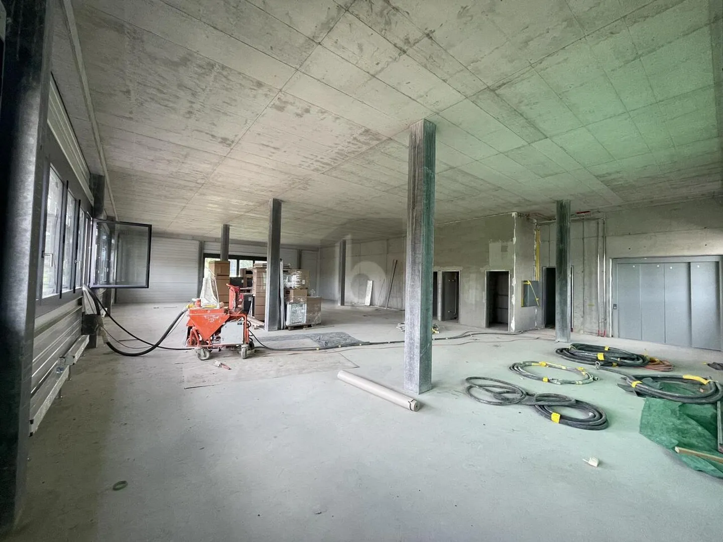 Nuovo progetto di costruzione ufficio grande - Foto 2 di 6