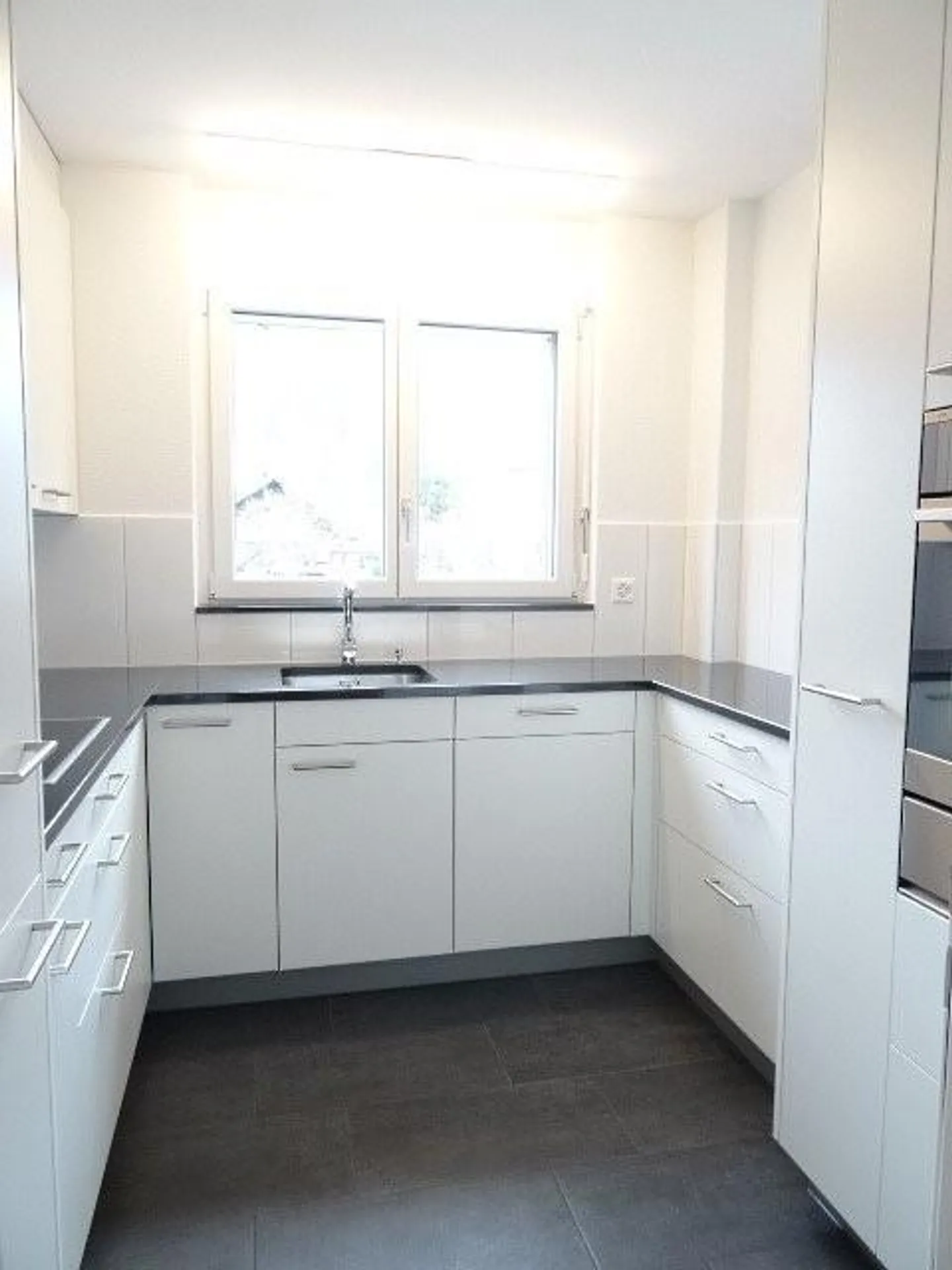 Modern 3.5-Room Apartment with Garden - Photo 2 of 10