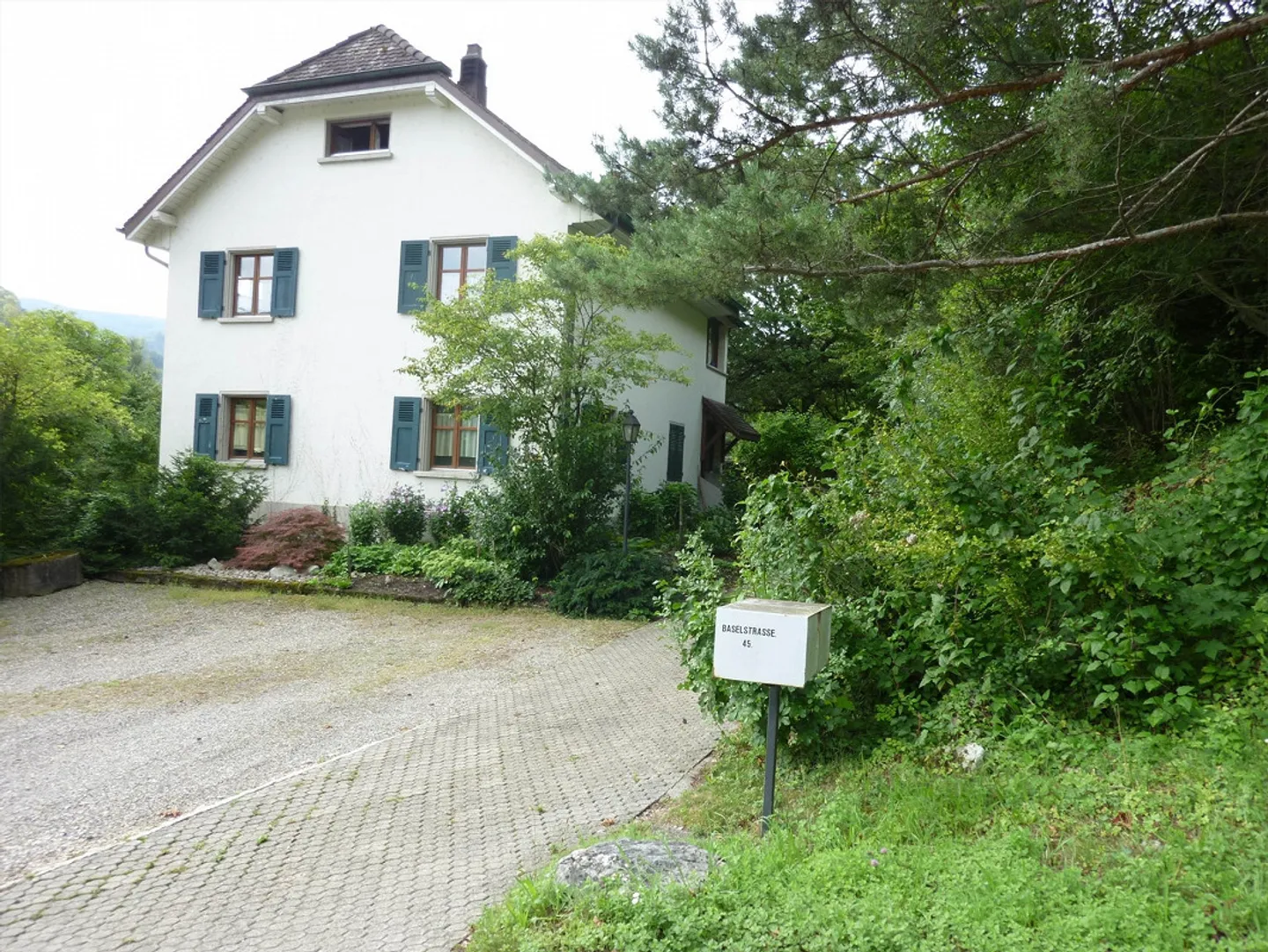 4 1/2 Zimmer-Wohnung mit Garten - Foto 1 von 11