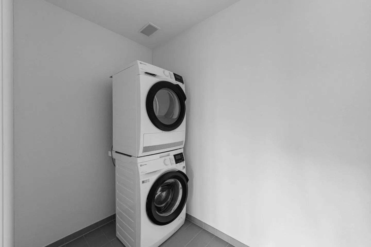 Appartement moderne de 3,5 pièces avec vue - Photo 3 sur 12