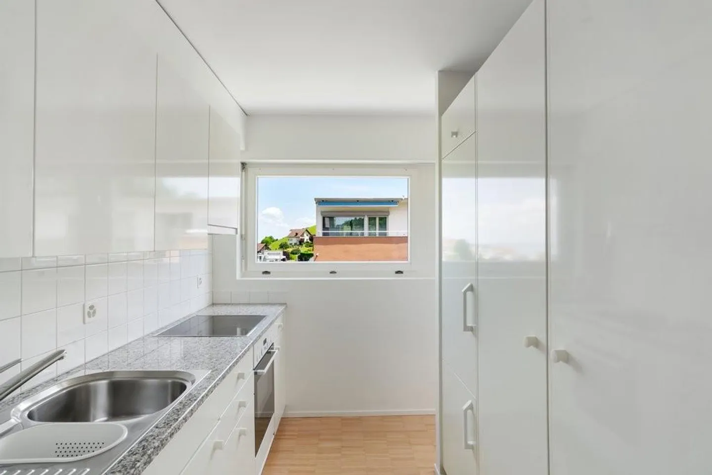 St. Gallen, Achslen - Bright apartment on the top floor - Photo 4 of 7
