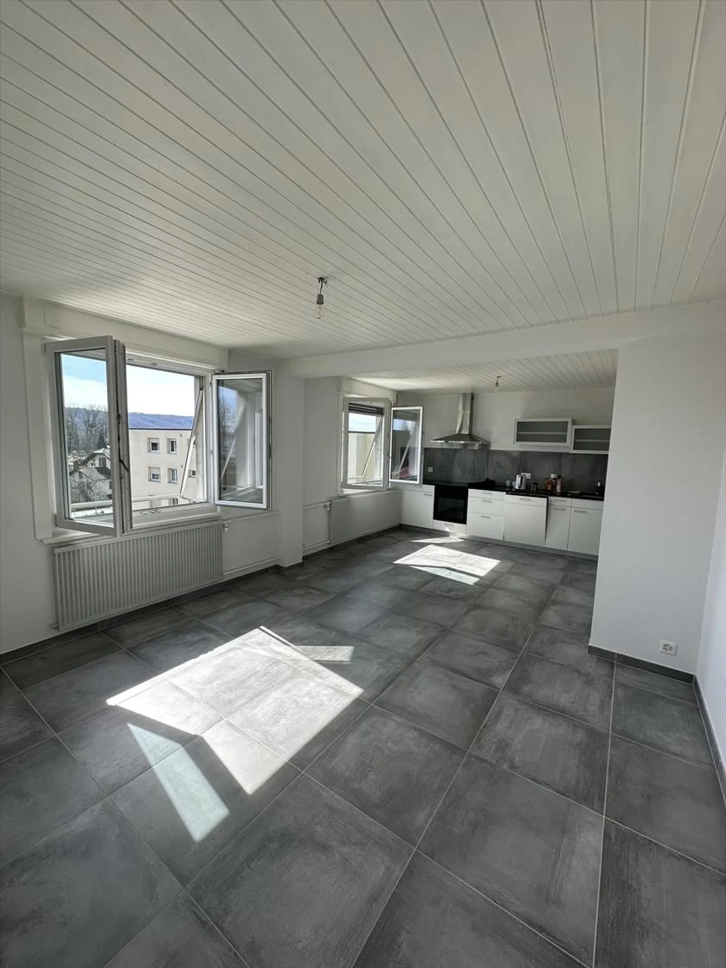 Le Landeron NE À Vendre Attique 3.5 Chambres Près de Toutes les Commodités - Photo 5 sur 8