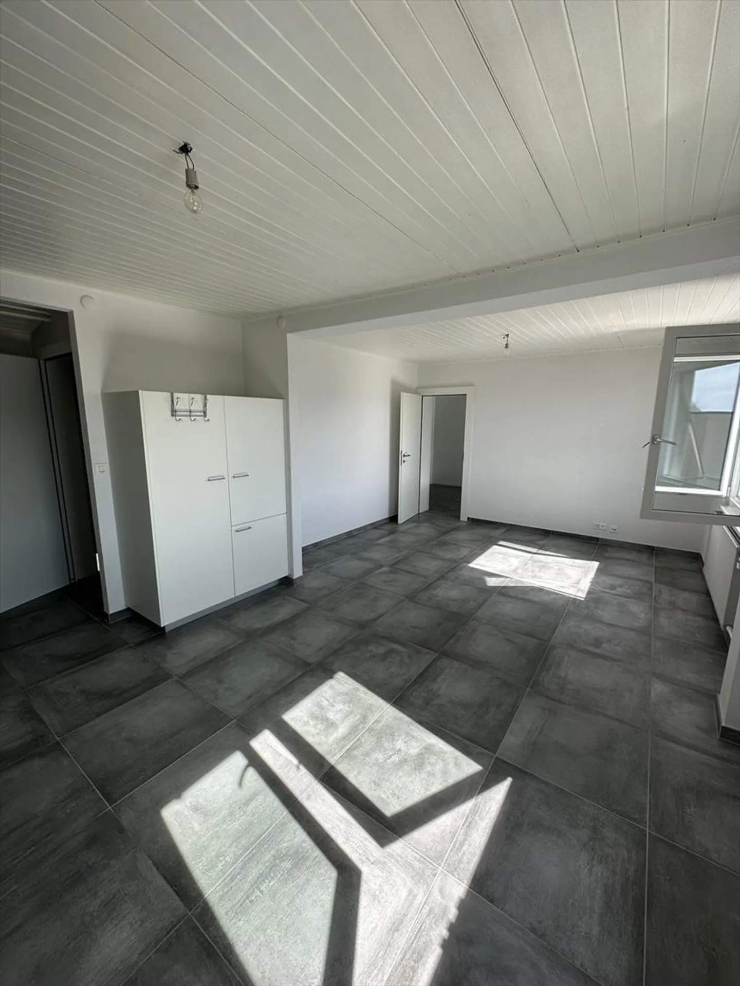 Le Landeron NE À Vendre Attique 3.5 Chambres Près de Toutes les Commodités - Photo 6 sur 8