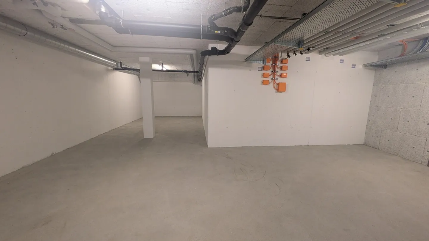 Spacious Storage Room in Regensdorf - Photo 1 of 13