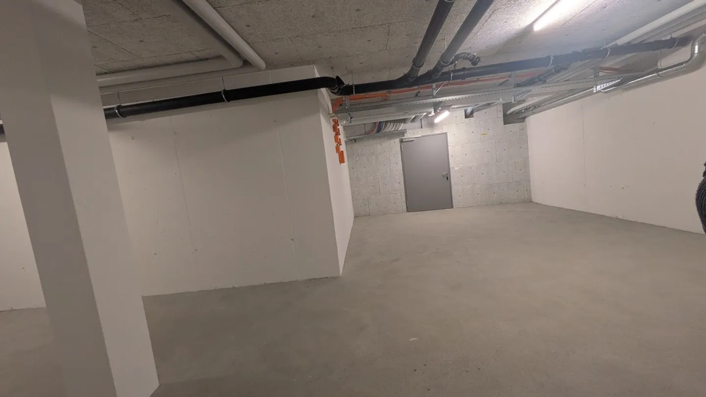 Spacious Storage Room in Regensdorf - Photo 5 of 13