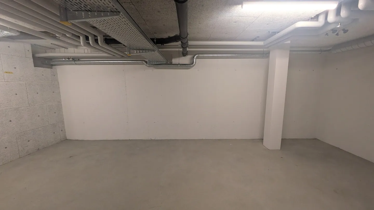 Spacious Storage Room in Regensdorf - Photo 6 of 13