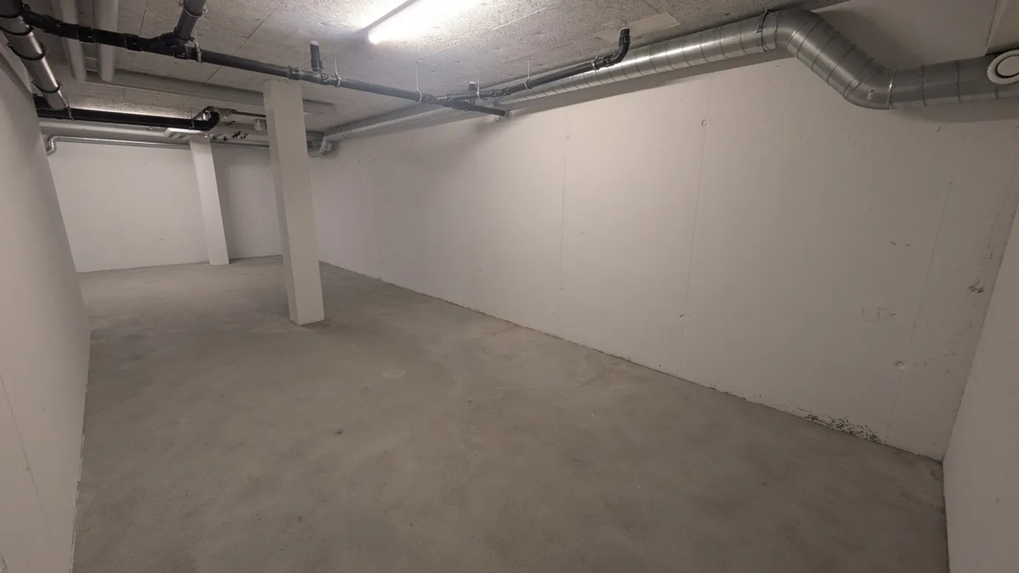 Spacious Storage Room in Regensdorf - Photo 10 of 13