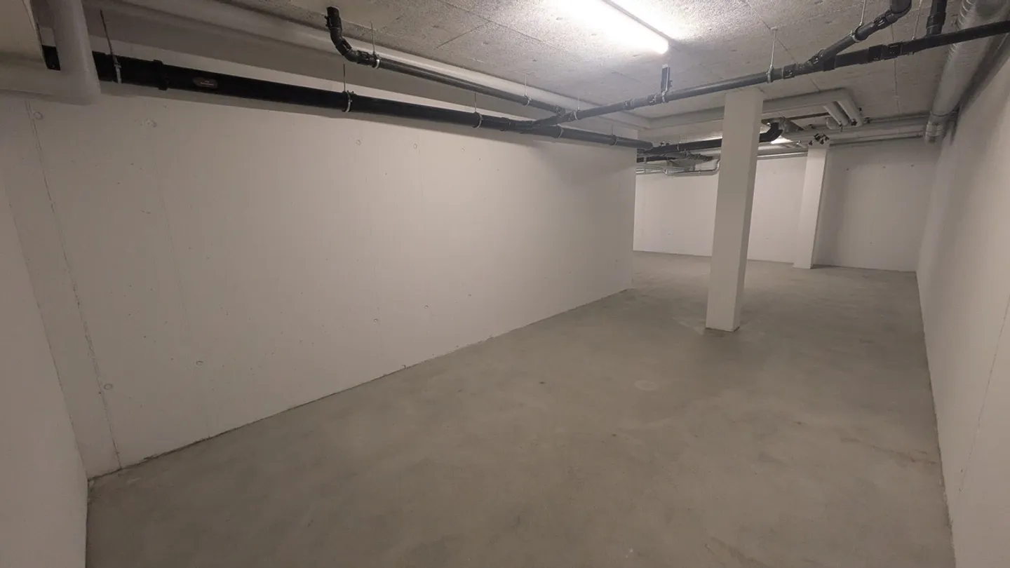 Spacious Storage Room in Regensdorf - Photo 11 of 13