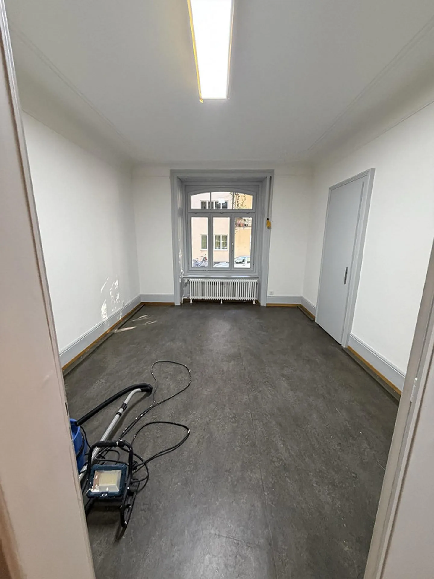One to two office rooms for sublease in a renovated old building - Photo 1 of 3