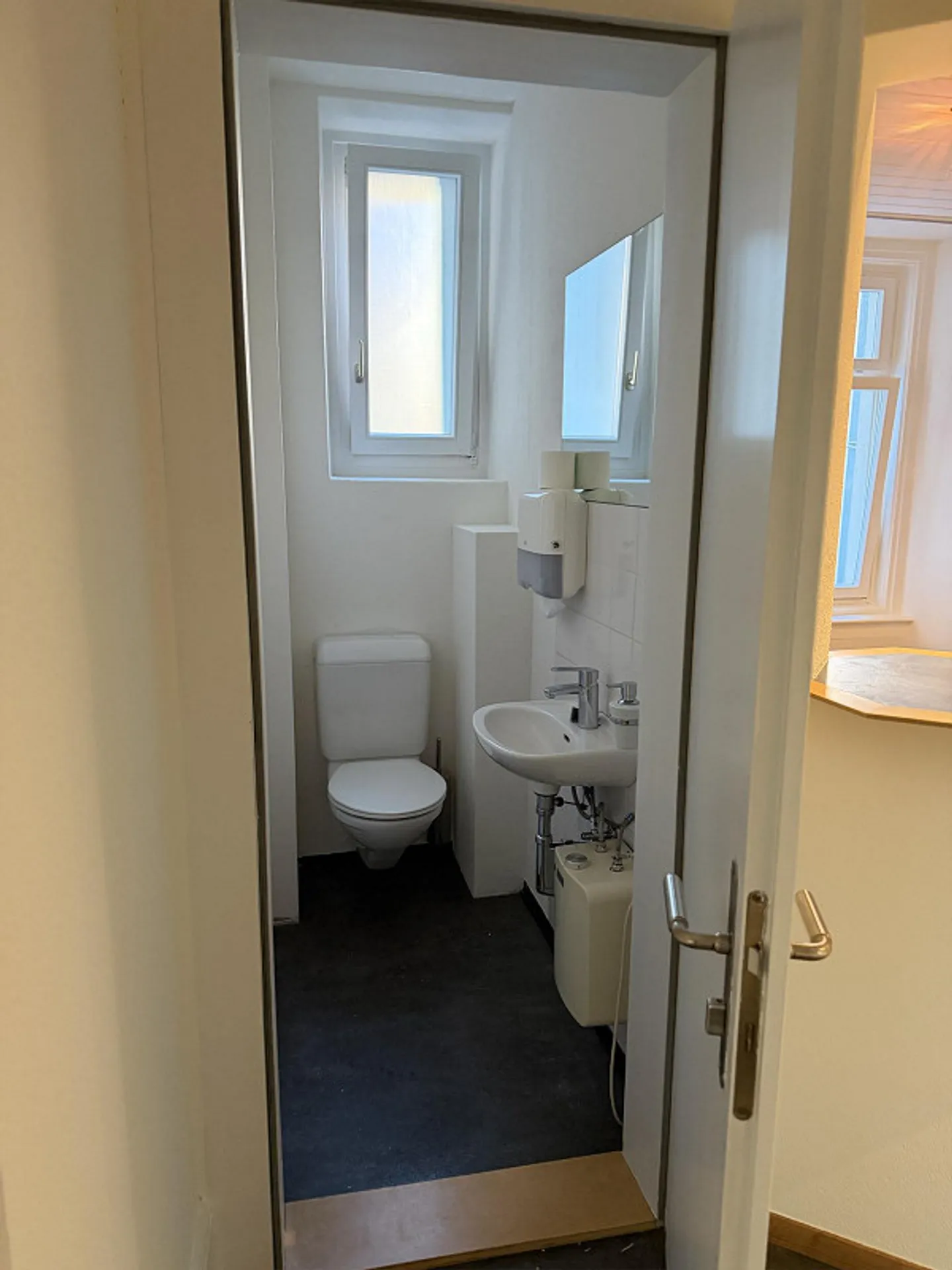 One to two office rooms for sublease in a renovated old building - Photo 2 of 3