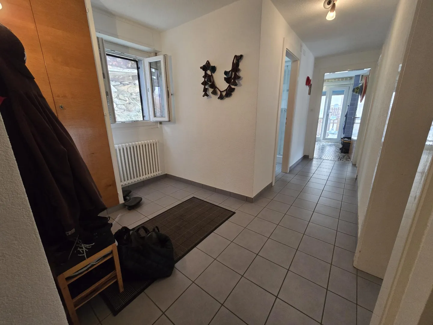 Beautiful bright apartment with 2 balconies - 3.5 rooms - private garage included - Photo 3 of 8