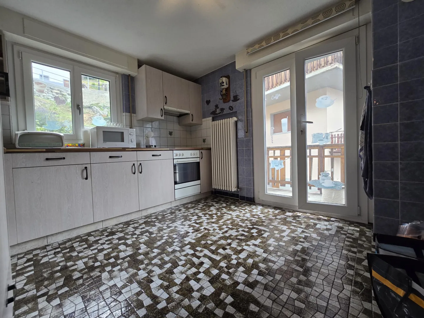 Beautiful bright apartment with 2 balconies - 3.5 rooms - private garage included - Photo 6 of 8