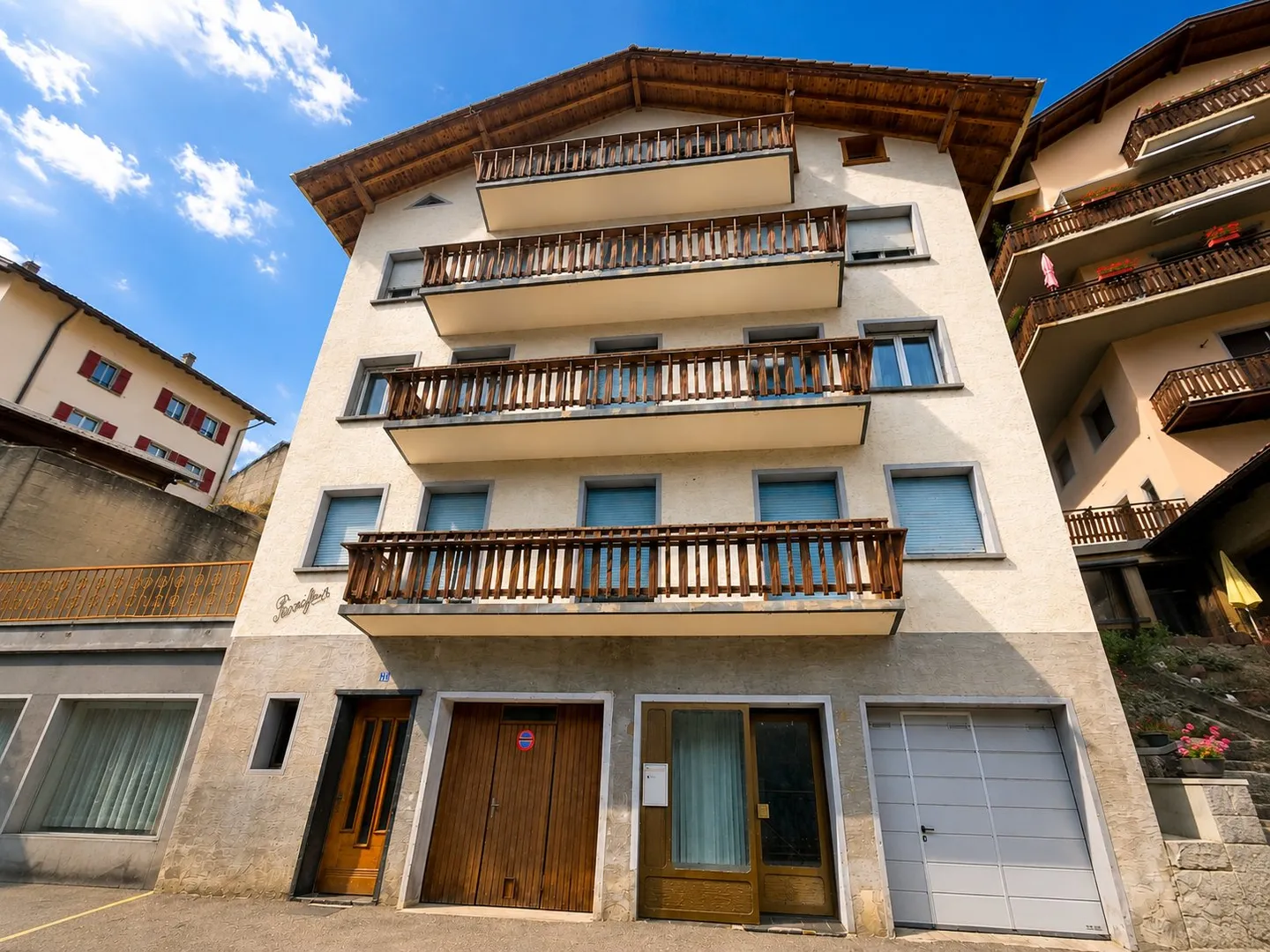 Beautiful bright apartment with 2 balconies - 3.5 rooms - private garage included - Photo 8 of 8