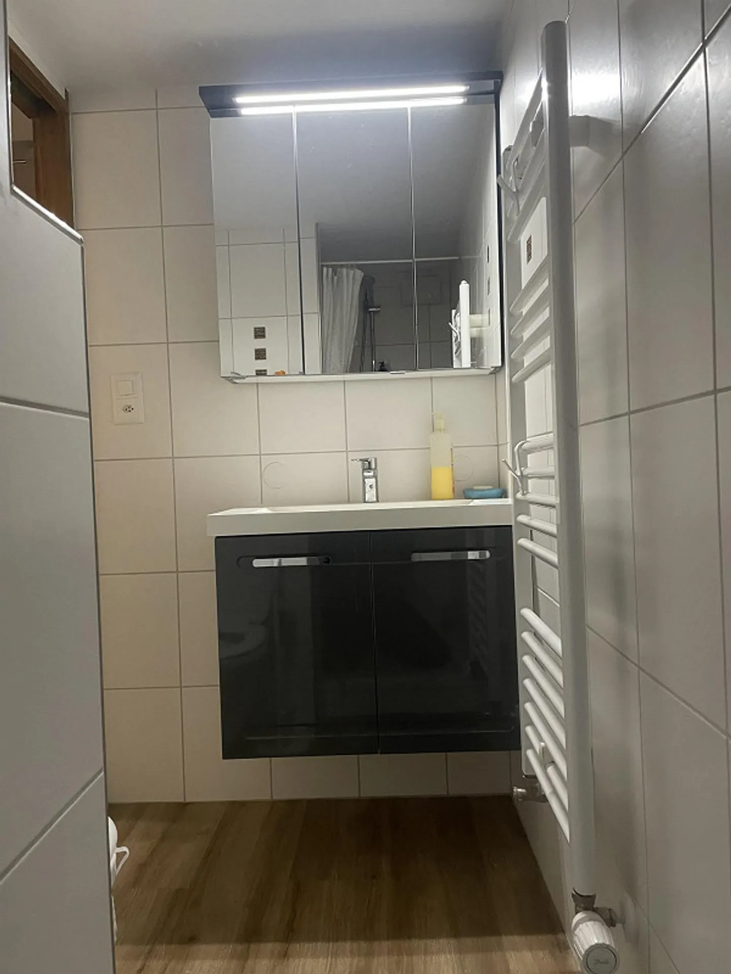 - Befristet - charmante, möbilierte 2-Zimmer-Einliegerwohnung - Foto 5 von 11