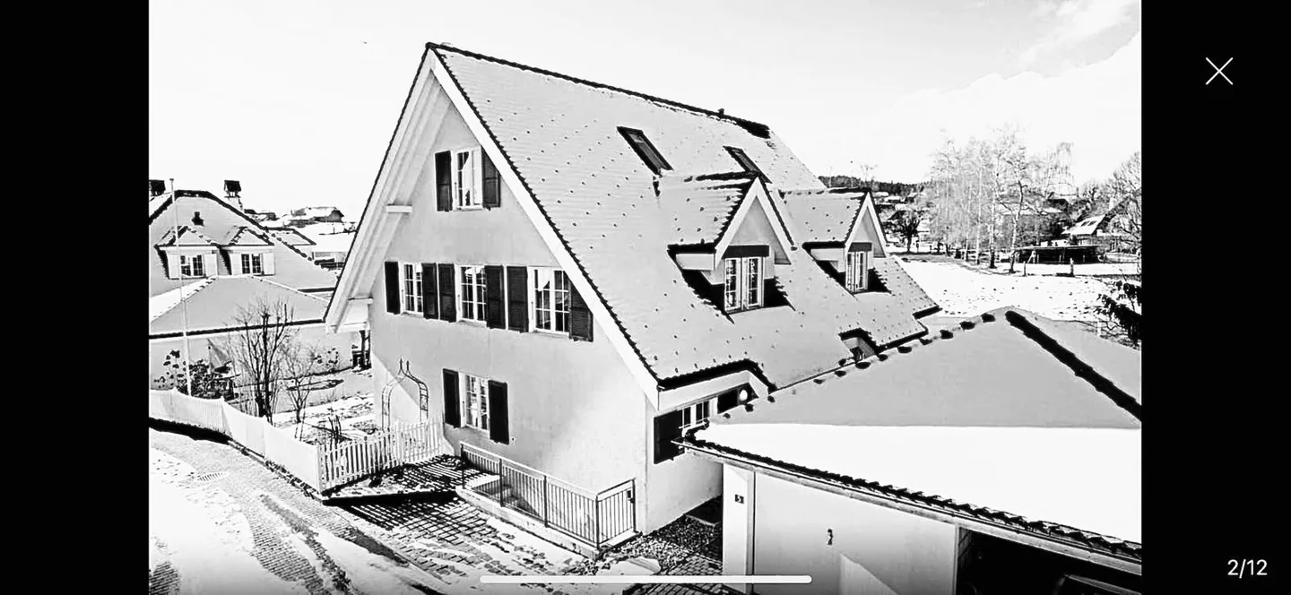 Charming 5.5-room semi-detached house with pool in Zimmerwald - Photo 2 of 11