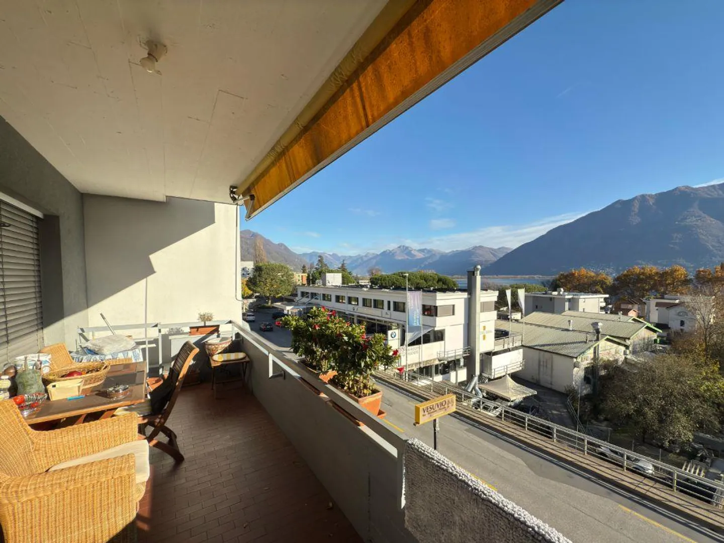 Appartement lumineux avec vue sur le lac - Photo 1 sur 4