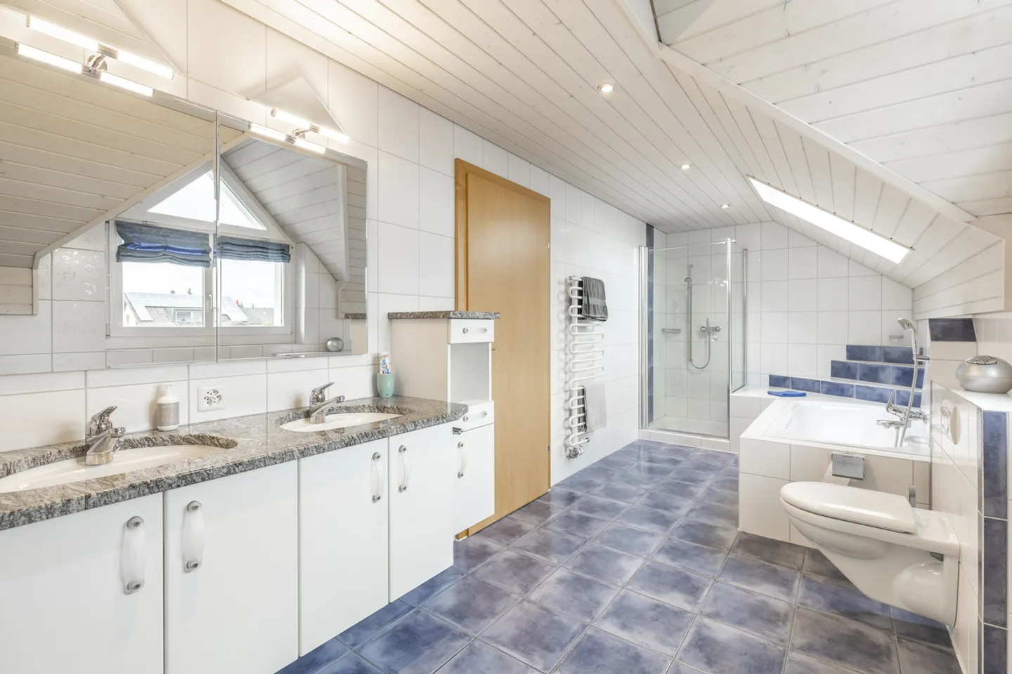 Sunny and Quiet Retreat for the Whole Family - Photo 5 of 8