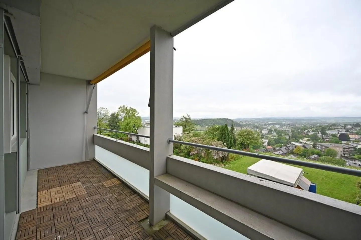 Appartement confortable dans un emplacement élevé avec vue panoramique - Photo 11 sur 12