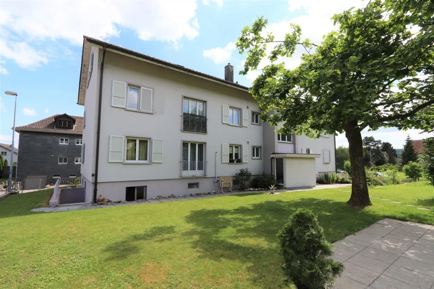 Appartement rénové et confortable dans un quartier calme - Photo 1 sur 8