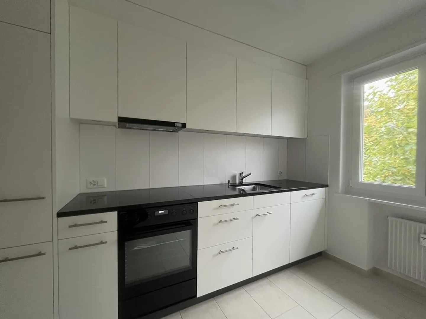 Appartement rénové et confortable dans un quartier calme - Photo 2 sur 8
