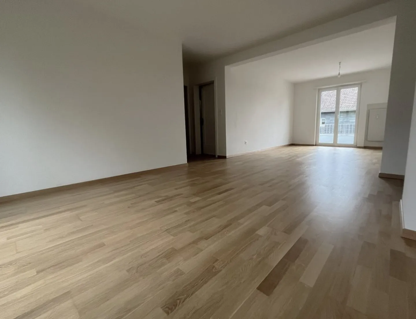Appartement rénové et confortable dans un quartier calme - Photo 4 sur 8