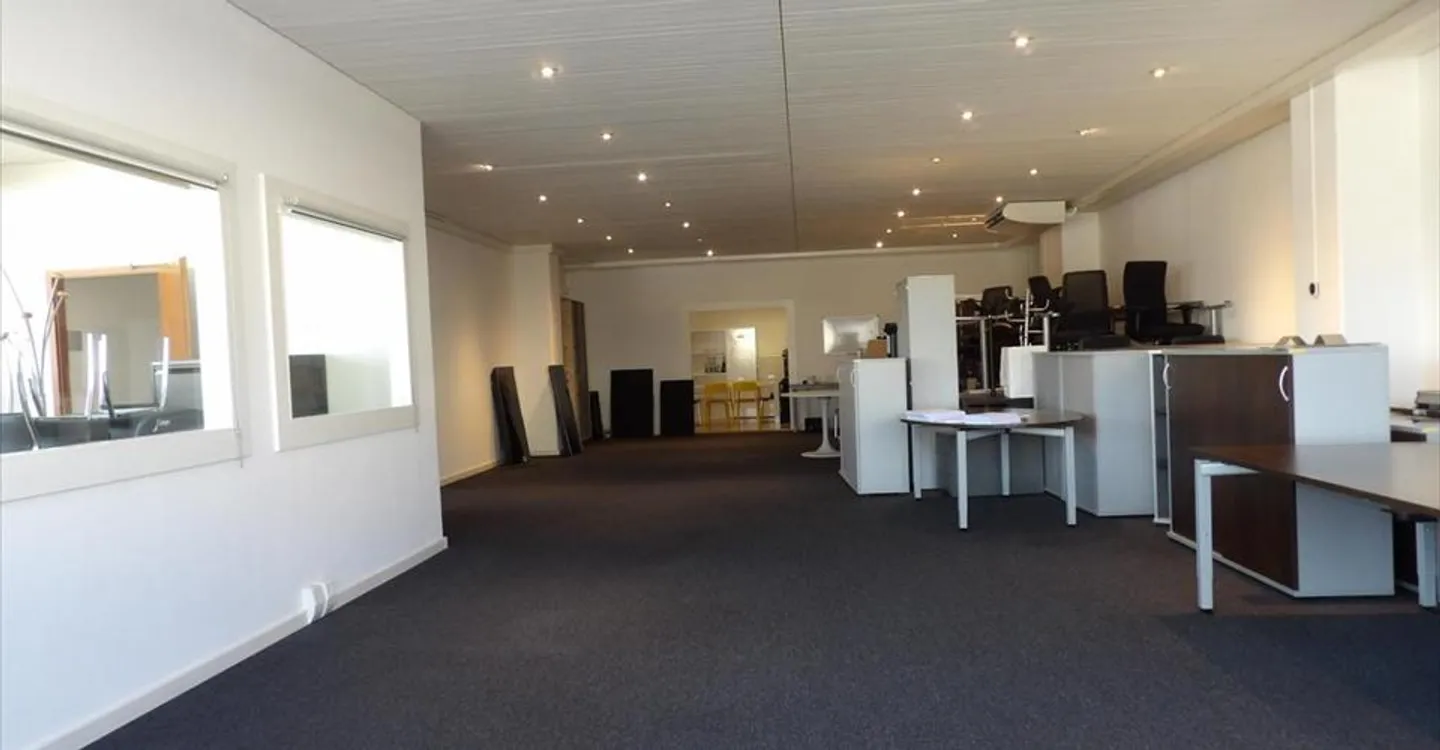 Office space for rent - Photo 2 of 13